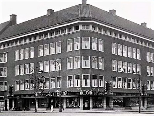 1946-Amsterdam-Willem-de-Zwijgerlaan-X-Jan-v-Galenstraat-naast-de-Gruyter.JPG